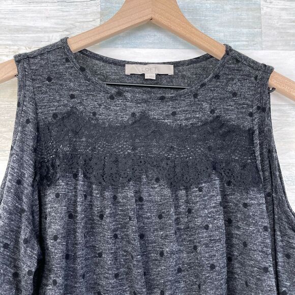 LOFT Lacy Dotted Cold Shoulder Tee Gray Black Lattice Trim Casual Womens Small - Picture 2 of 7
